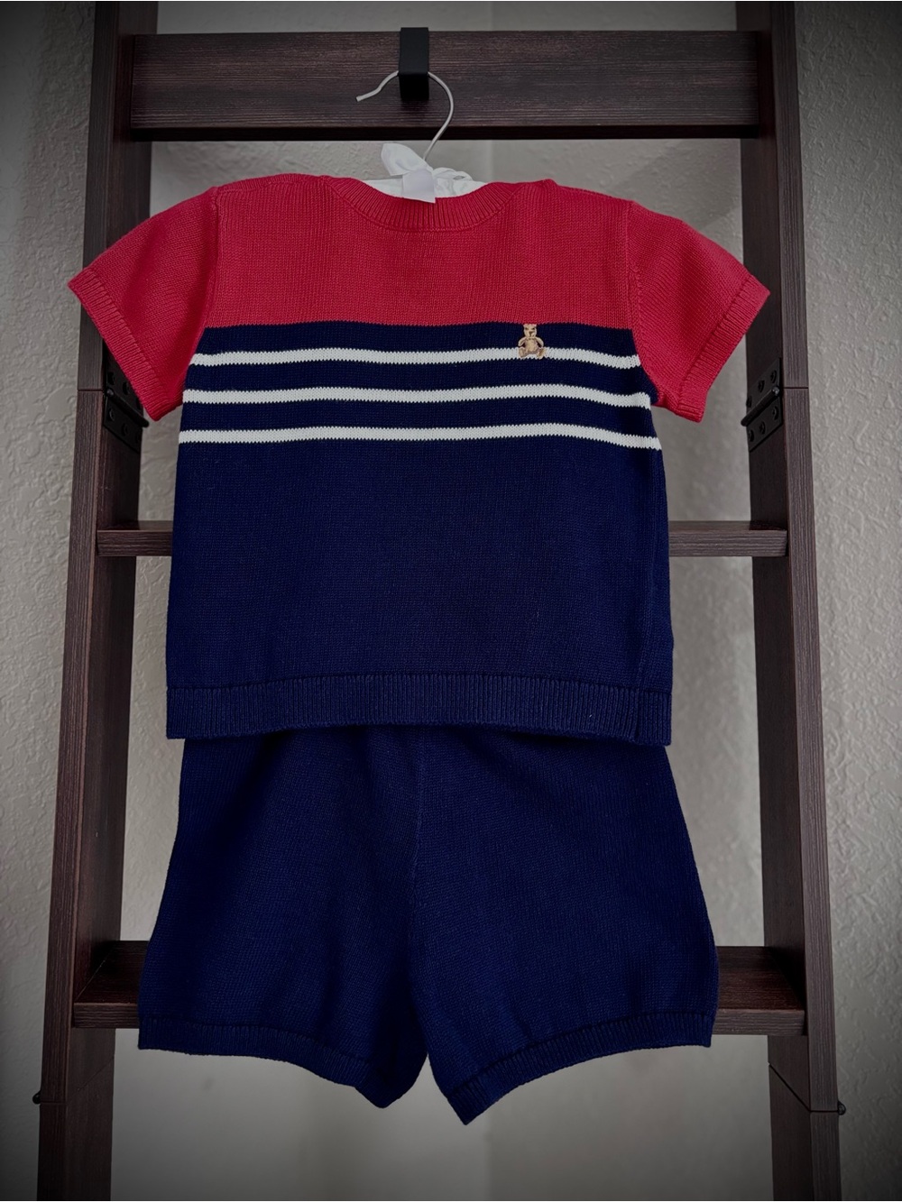Striped knit set.
Ideal for any occasion.
This set has never been worn